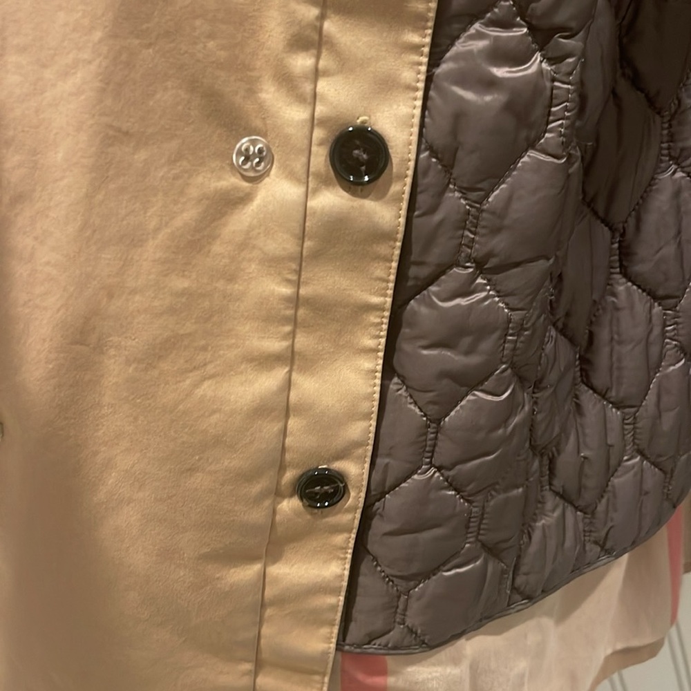 Burberry Tan Trench Coat with Brown Lining - Picture 3 of 14